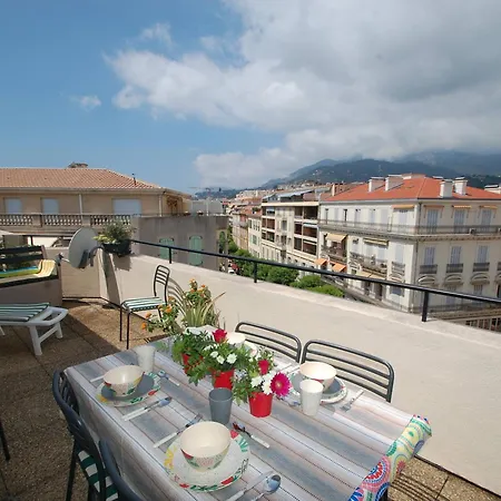 Apartment 2p En Centre-ville De Avec Terrasse Et Parking - Fr-1-196-280 *