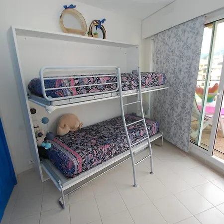 2p En Centre-ville De Avec Terrasse Et Parking - Fr-1-196-280 *